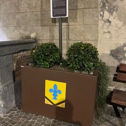 Targhe e fioriere
